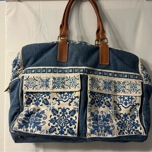 Elegant Blue and White Women's Travel Bag